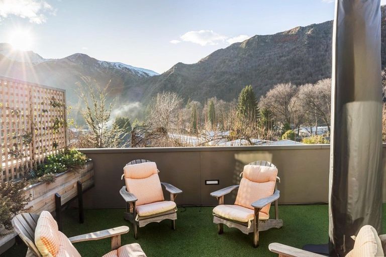 Photo of property in 10 Suffolk Street, Arrowtown, 9302