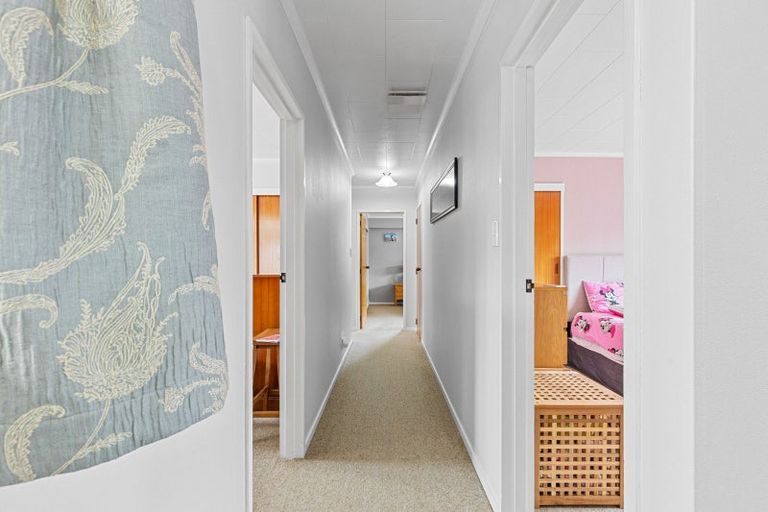 Photo of property in 15 Mudgway Place, Awapuni, Palmerston North, 4412