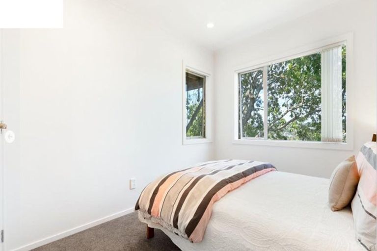 Photo of property in 2/19 Limmer Place, Browns Bay, Auckland, 0632