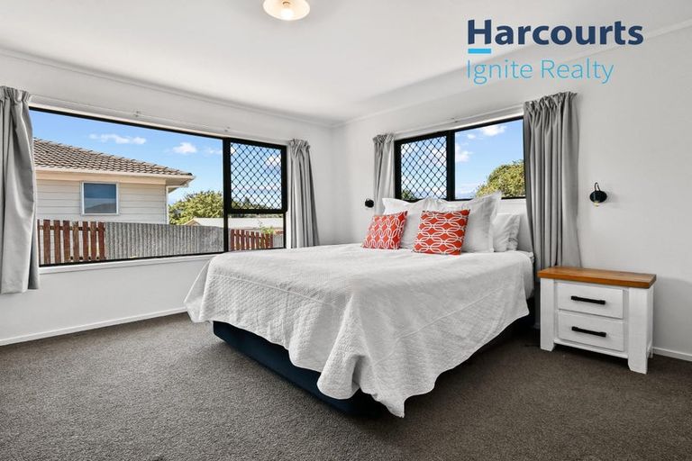 Photo of property in 23 Lane Road, Weymouth, Auckland, 2103