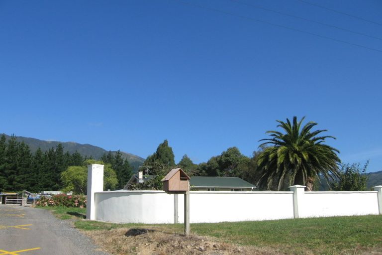 Photo of property in 208 Parkes Line Road, Maymorn, Upper Hutt, 5018
