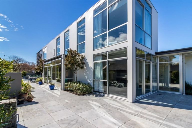 Photo of property in 8 Royds Street, Fendalton, Christchurch, 8014