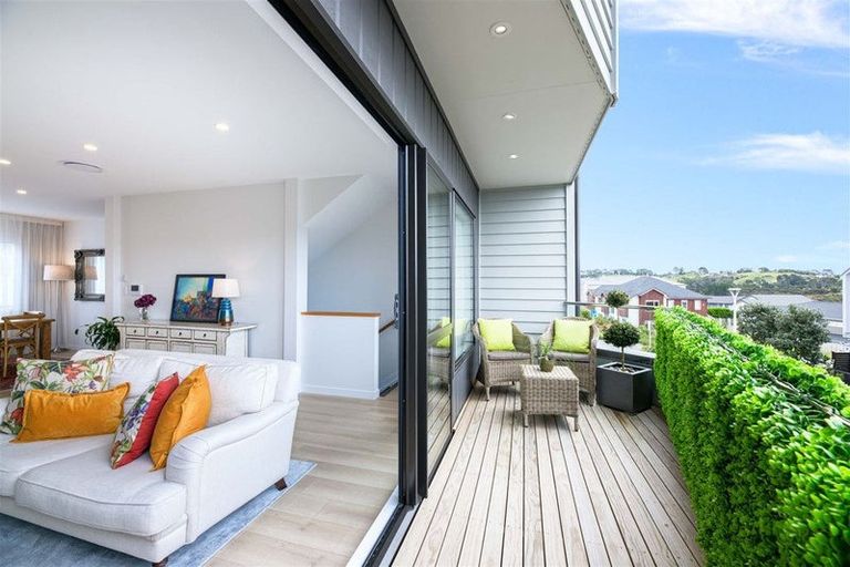 Photo of property in 12 Moki Place, Long Bay, Auckland, 0630