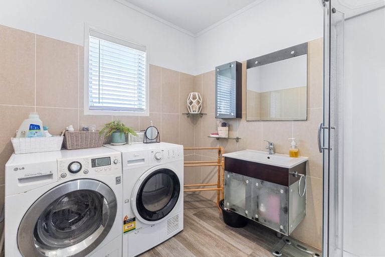 Photo of property in 15 Reynolds Place, Torbay, Auckland, 0630