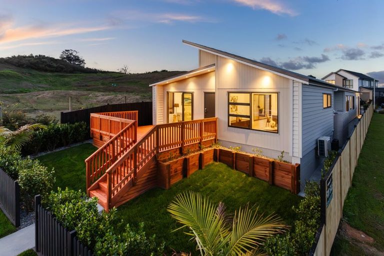 Photo of property in 3 Kauru Lane, Wainui, 0992