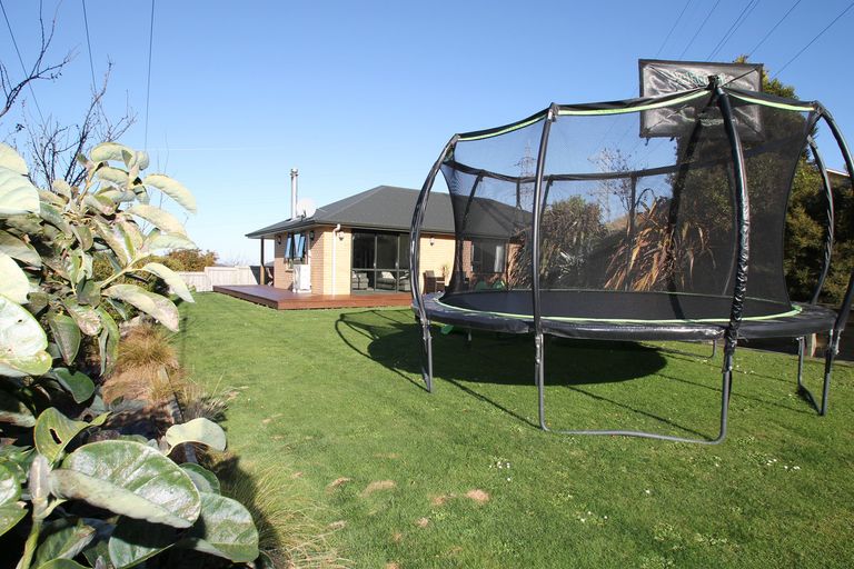 Photo of property in 6 Kohu Place, Halfway Bush, Dunedin, 9010