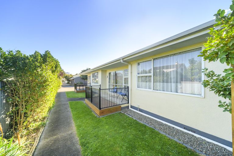 Photo of property in 2/272 Grey Street, Palmerston North, 4414