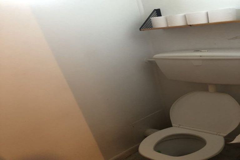 Photo of property in 964 East Coast Road, Northcross, Auckland, 0632