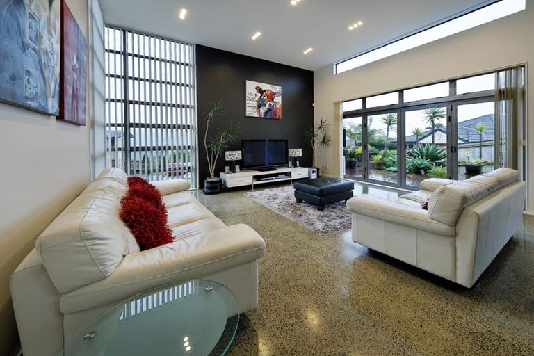 Photo of property in 10 Luna Place, Henderson, Auckland, 0612