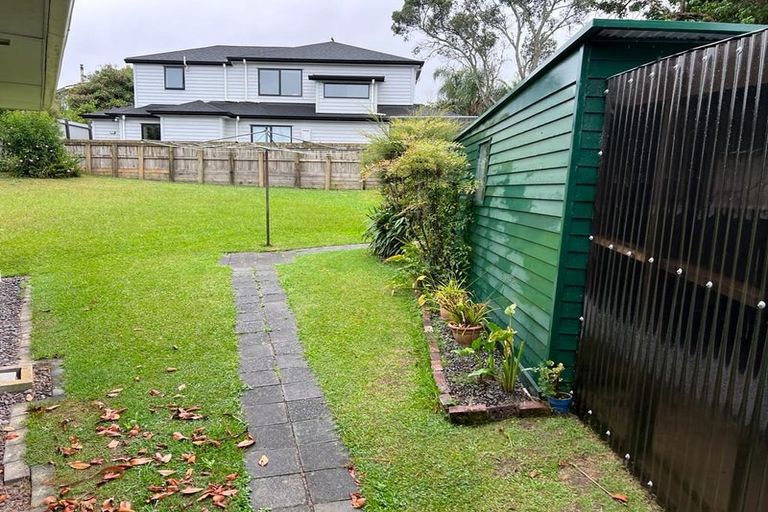 Photo of property in 35 Lantana Road, Green Bay, Auckland, 0604