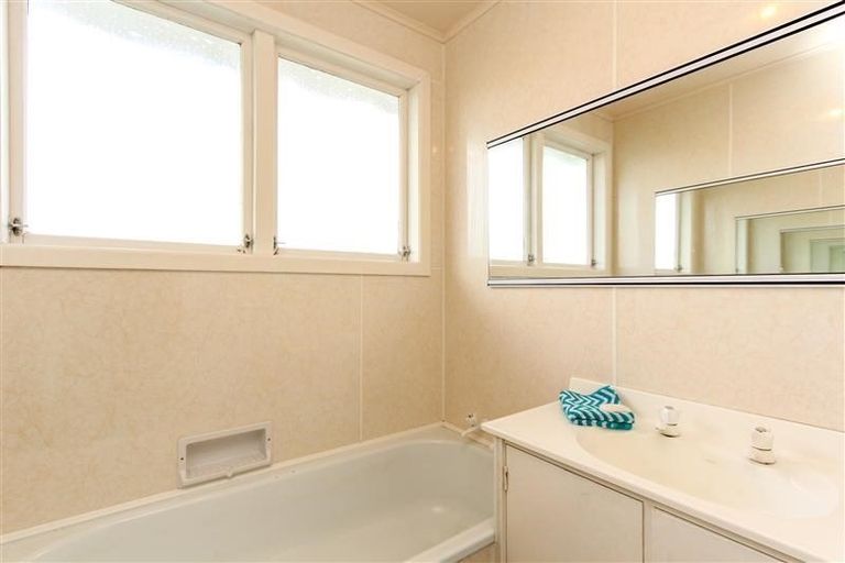 Photo of property in 49 Nevada Drive, Merrilands, New Plymouth, 4312