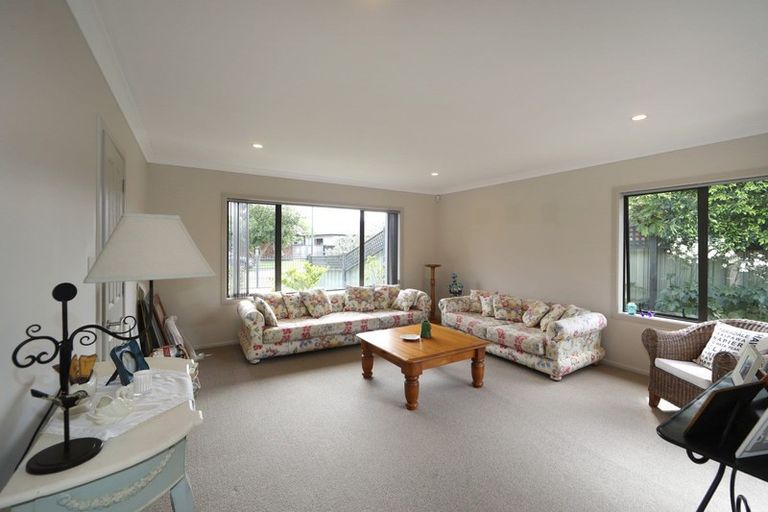 Photo of property in 15 Delta Mews Place, Clive, 4102