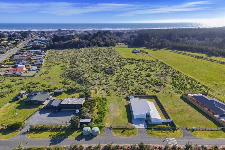 Photo of property in 15 Waitarere Rise Avenue, Waitarere Beach, Levin, 5510