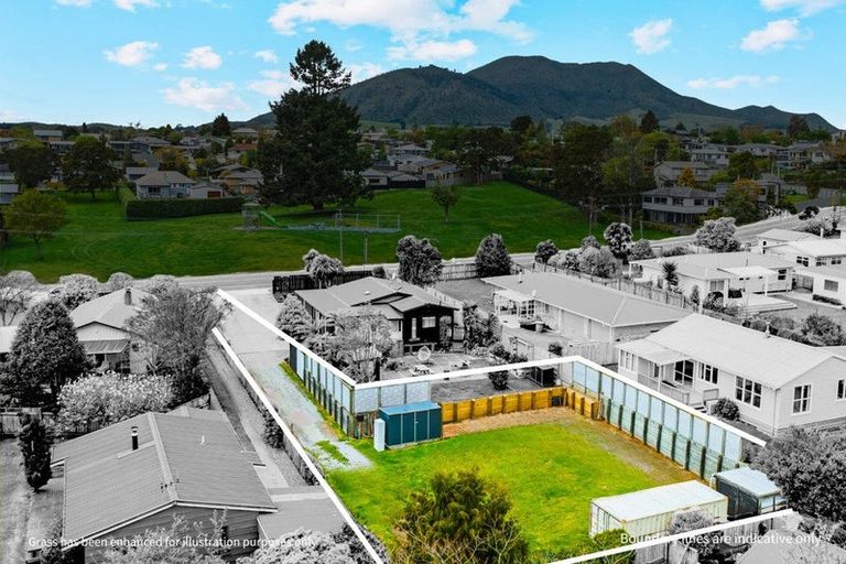 Photo of property in 37 Tamatea Road, Taupo, 3330