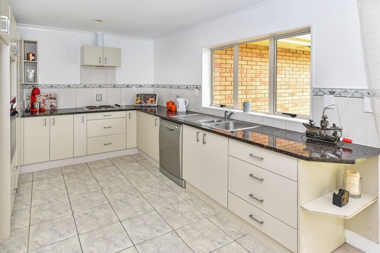 Photo of property in 96c Palmers Road, Clendon Park, Auckland, 2103