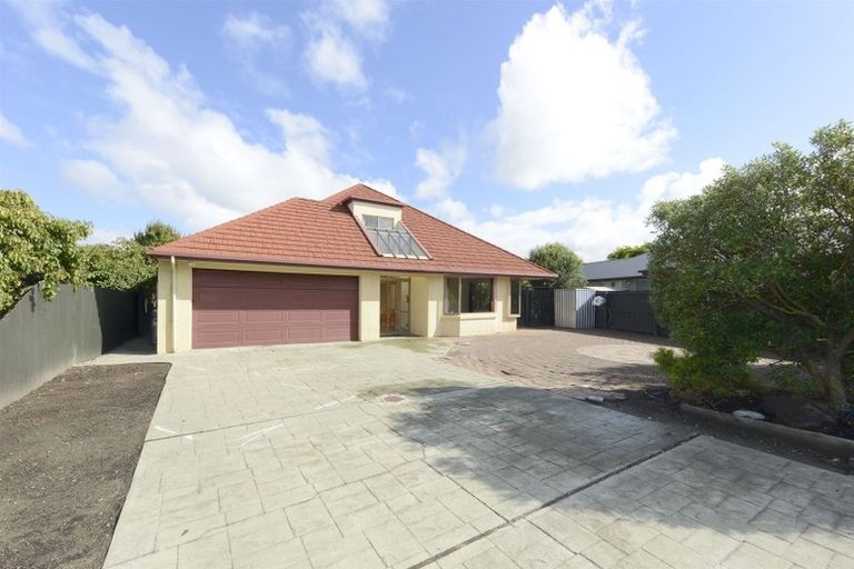 Photo of property in 52 Blue Gum Place, New Brighton, Christchurch, 8083