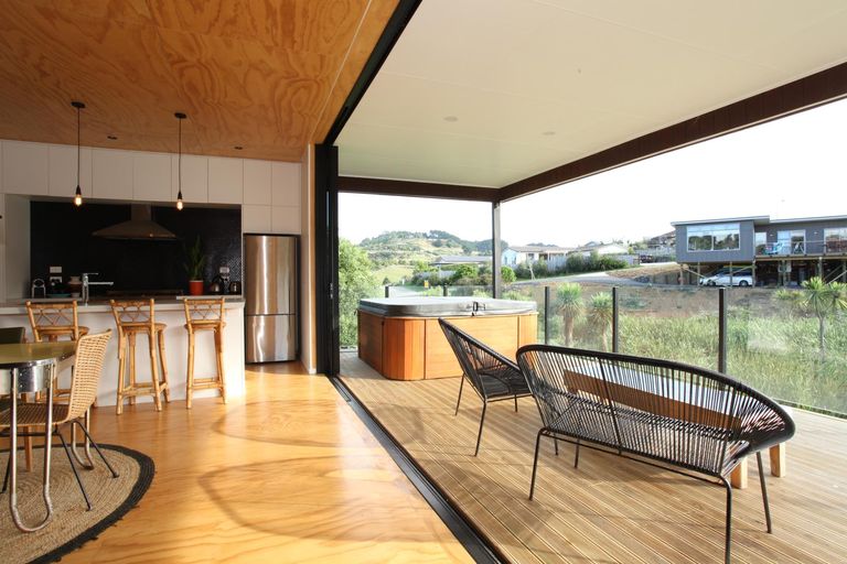 Photo of property in 18 Simon Road, Raglan, 3225