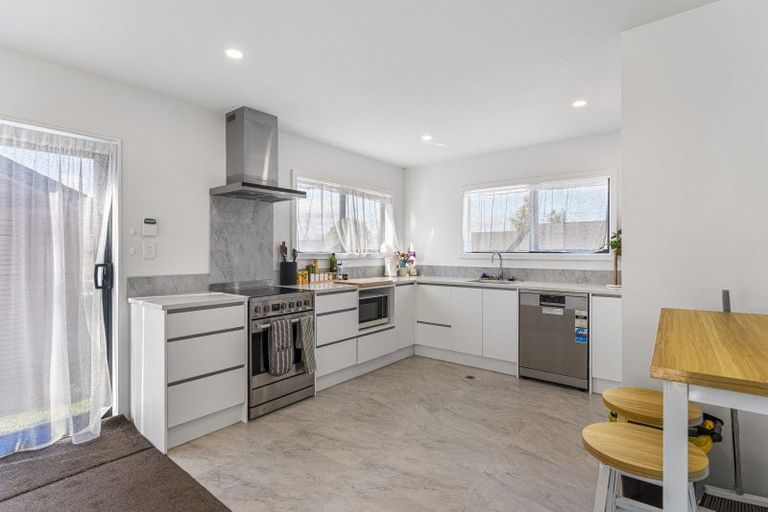 Photo of property in 7 Winnie Close, Acacia Bay, Taupo, 3330