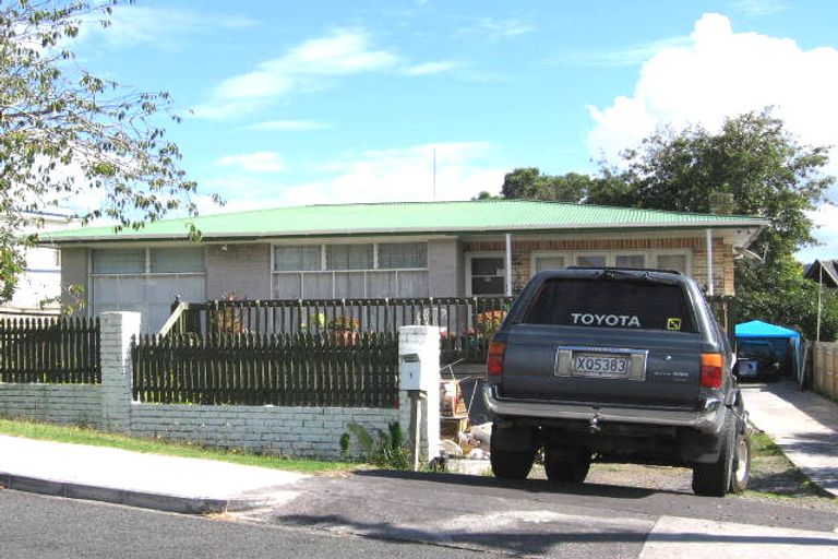 Photo of property in 1a Bishop Street, Green Bay, Auckland, 0604