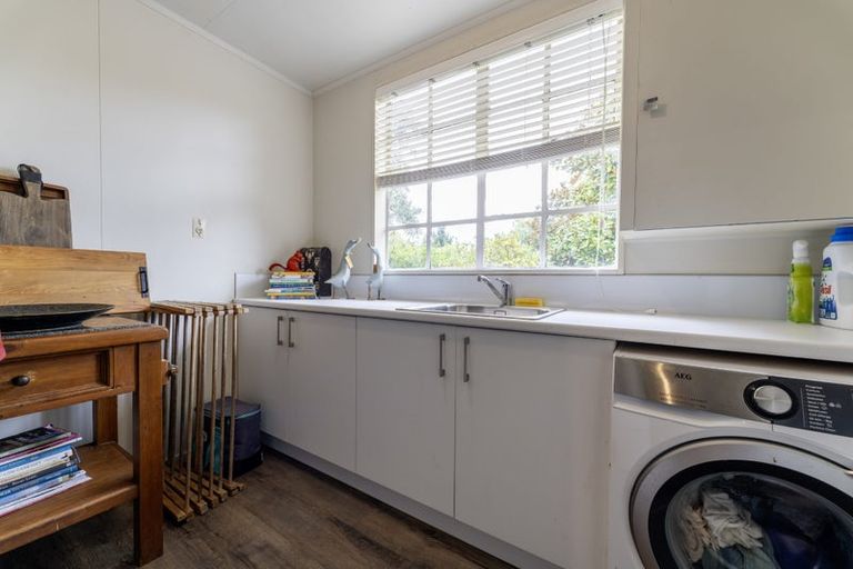 Photo of property in 72 Timaru Road, Waimate, 7924