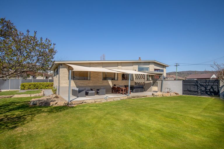 Photo of property in 2 Chapple Street, Alexandra, 9320