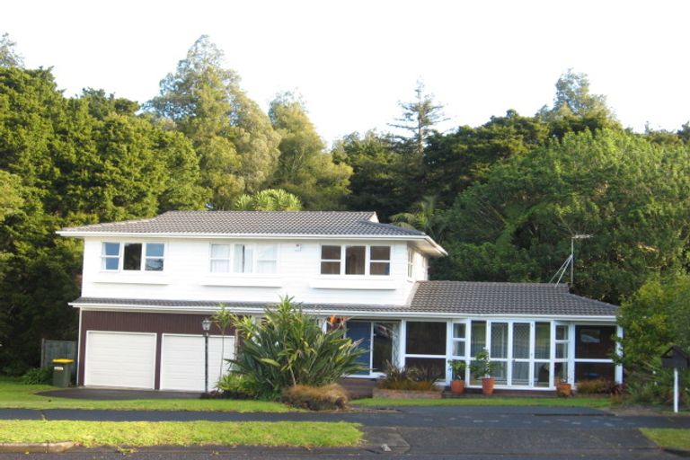 Photo of property in 12 Freshney Place, Hillpark, Auckland, 2102