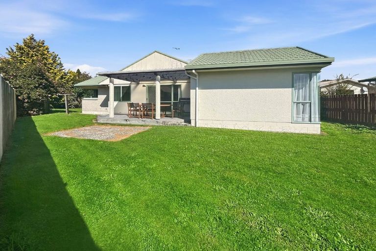 Photo of property in 4 Capricorn Place, Kawaha Point, Rotorua, 3010