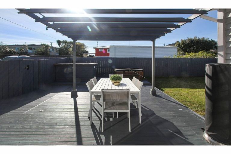 Photo of property in 103 Royal Road, Massey, Auckland, 0614