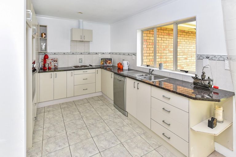 Photo of property in 96c Palmers Road, Clendon Park, Auckland, 2103