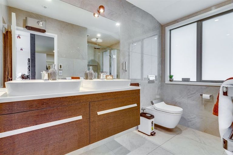 Photo of property in 62a Straven Road, Fendalton, Christchurch, 8014