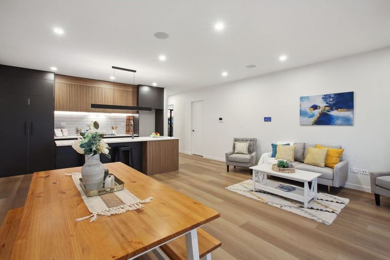 Photo of property in 77a Schoolside Road, Kumeu, 0810