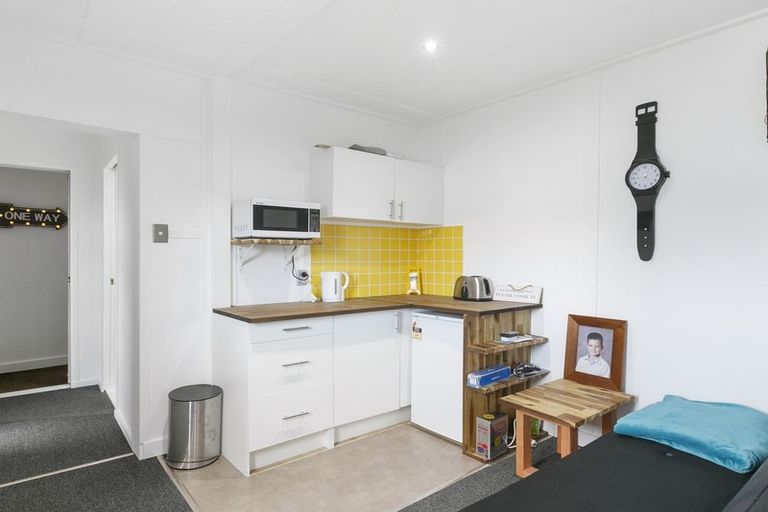 Photo of property in 25 Adderley Terrace, Ravensbourne, Dunedin, 9022