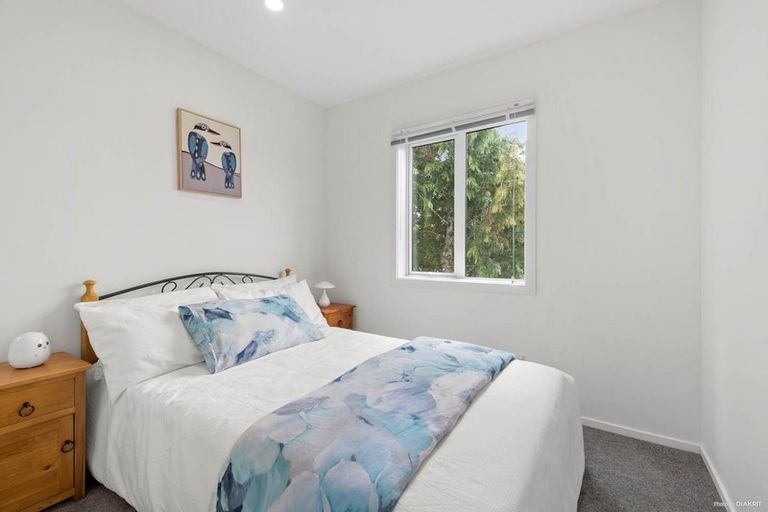 Photo of property in 7/30 John Jennings Drive, Oteha, Auckland, 0632