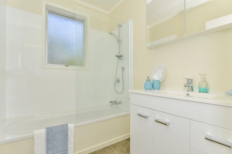 Photo of property in 66 Captain Scott Road, Glen Eden, Auckland, 0602