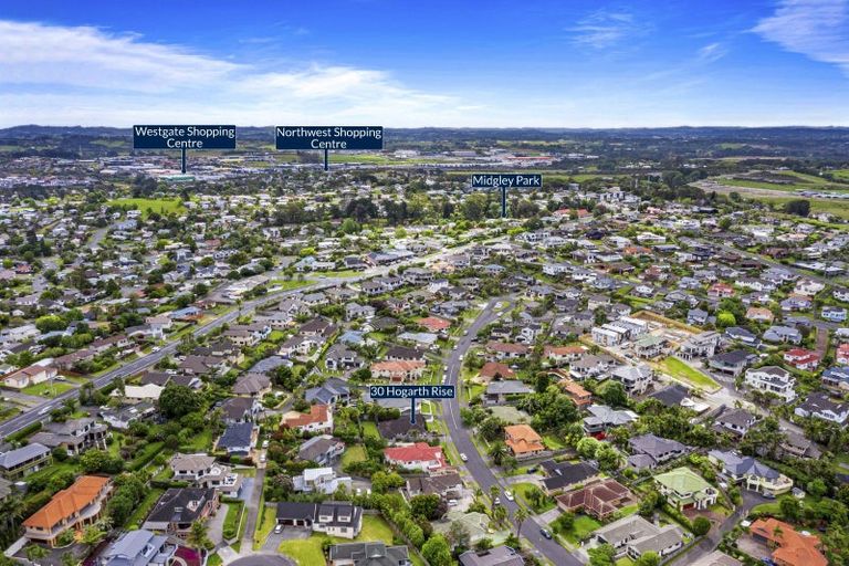 Photo of property in 30 Hogarth Rise, West Harbour, Auckland, 0618