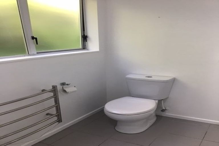 Photo of property in 2/49 Maungaraki Road, Korokoro, Lower Hutt, 5012