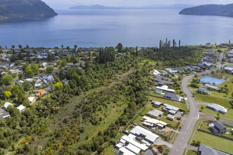 Photo of property in 127 Lisland Drive, Kinloch, Taupo, 3377