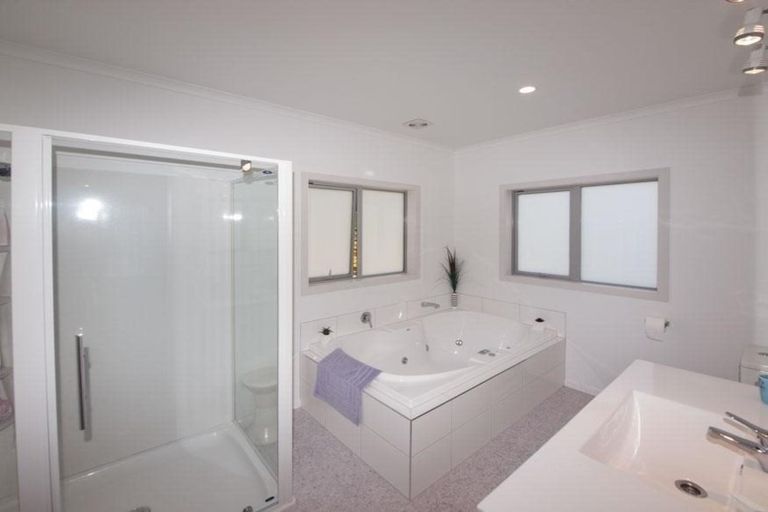 Photo of property in 20 The Fjord, Aotea, Porirua, 5024