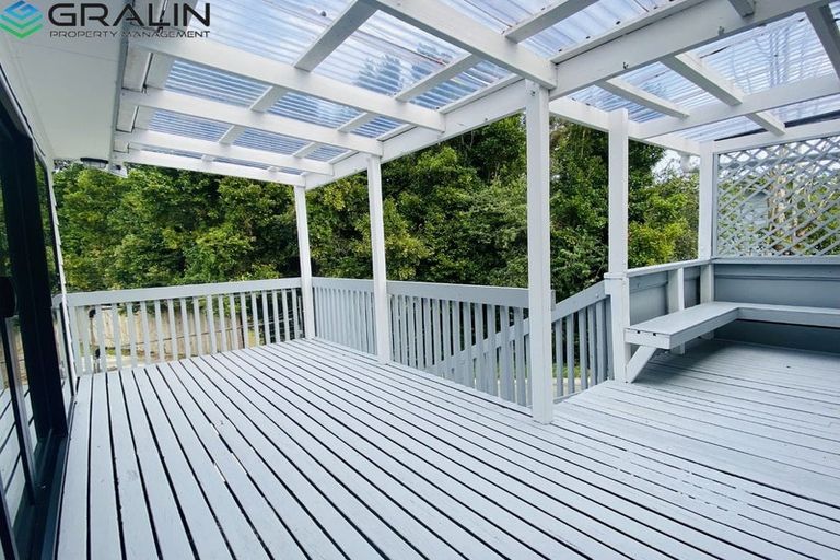 Photo of property in 32 Kelman Road, Kelston, Auckland, 0602