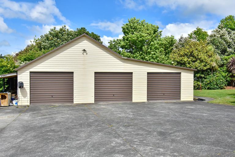 Photo of property in 1 Frank Knight Place, Waiuku, 2123
