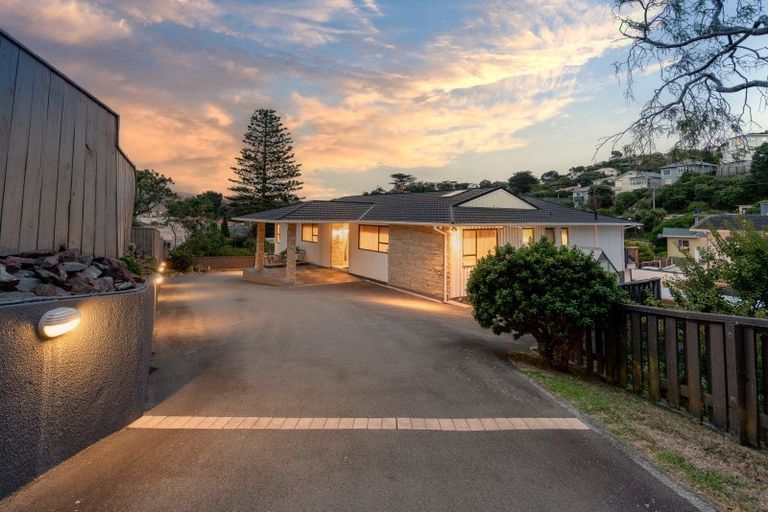 Photo of property in 14 Cavendish Square, Strathmore Park, Wellington, 6022