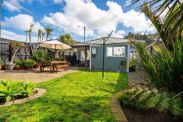 Photo of property in 187 Queens Drive, Lyall Bay, Wellington, 6022