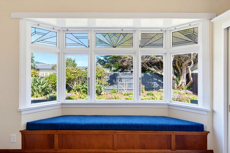 Photo of property in 6 Adrian Grove, Waikanae Beach, Waikanae, 5036