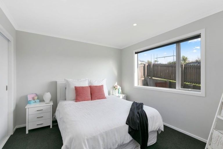 Photo of property in 36 Epic Way, Newlands, Wellington, 6037