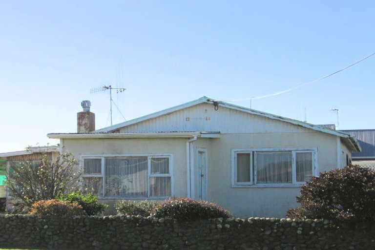 Photo of property in 5 Queen Street, Foxton Beach, Foxton, 4815