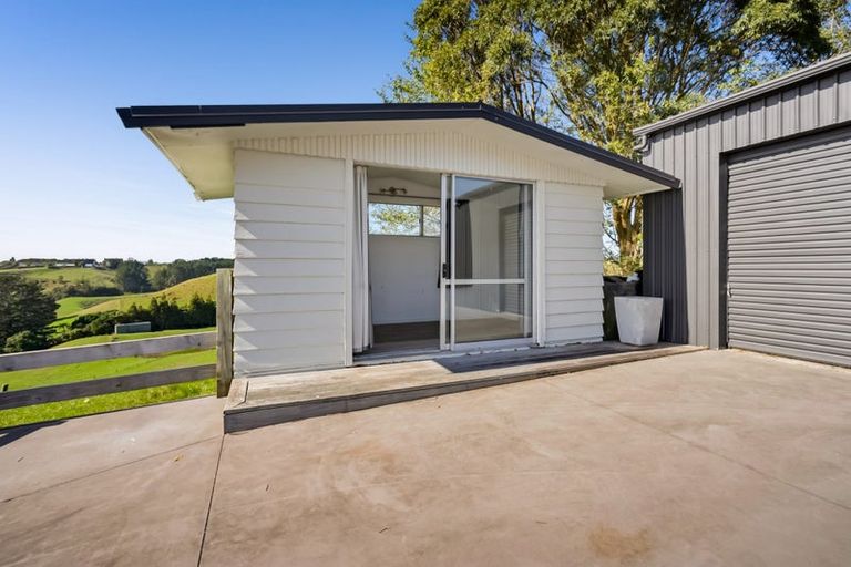 Photo of property in 805 Richmond Road, Lepperton, New Plymouth, 4373