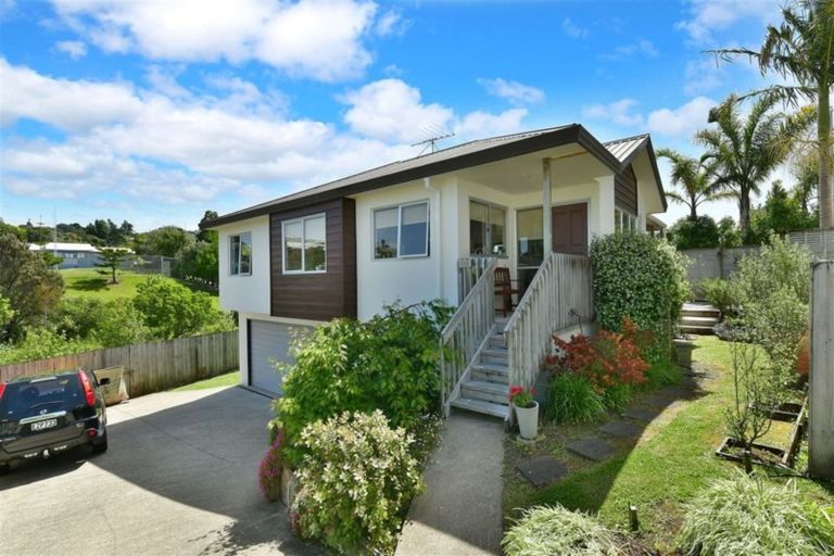 Photo of property in 40b Donald Street, Stanmore Bay, Whangaparaoa, 0932