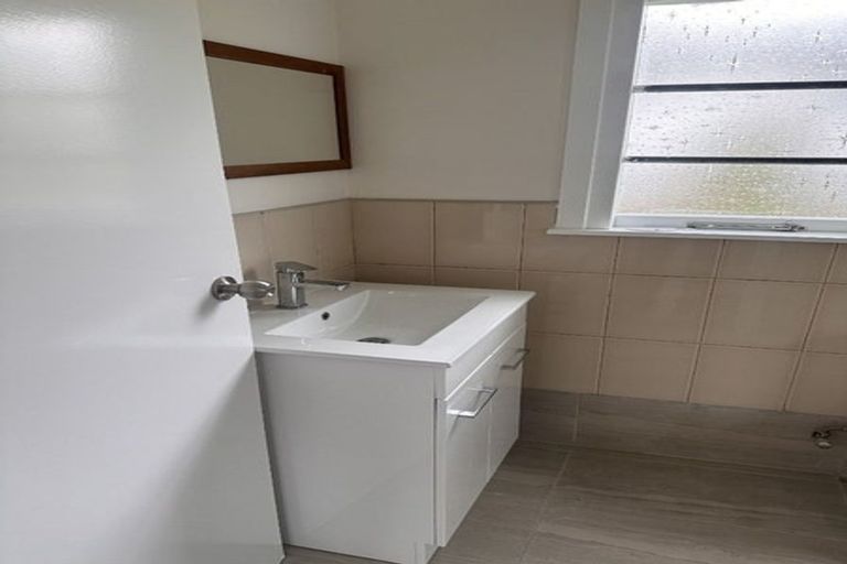 Photo of property in 17 Tomo Street, New Lynn, Auckland, 0600