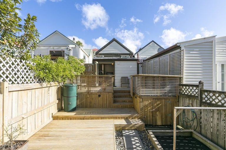 Photo of property in 29 Edinburgh Terrace, Berhampore, Wellington, 6023