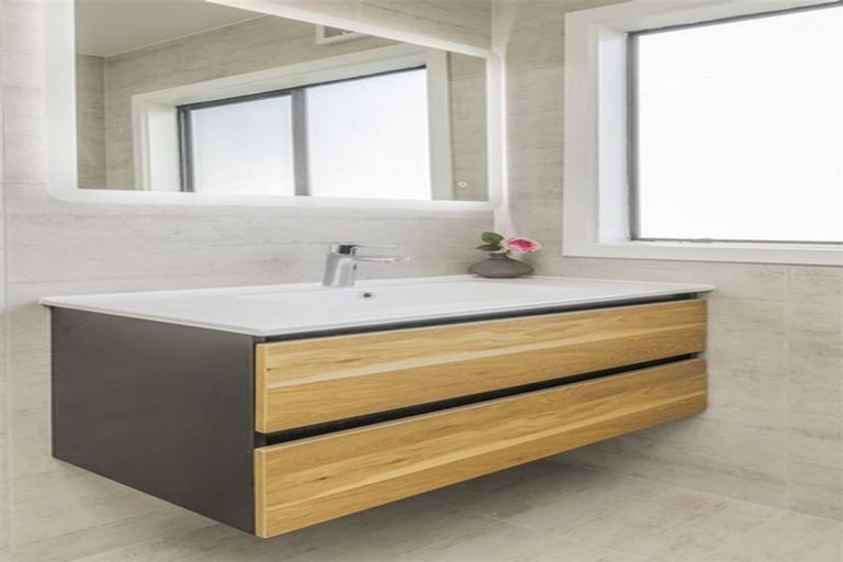 Photo of property in 60 Hamilton Drive, Waiuku, 2123